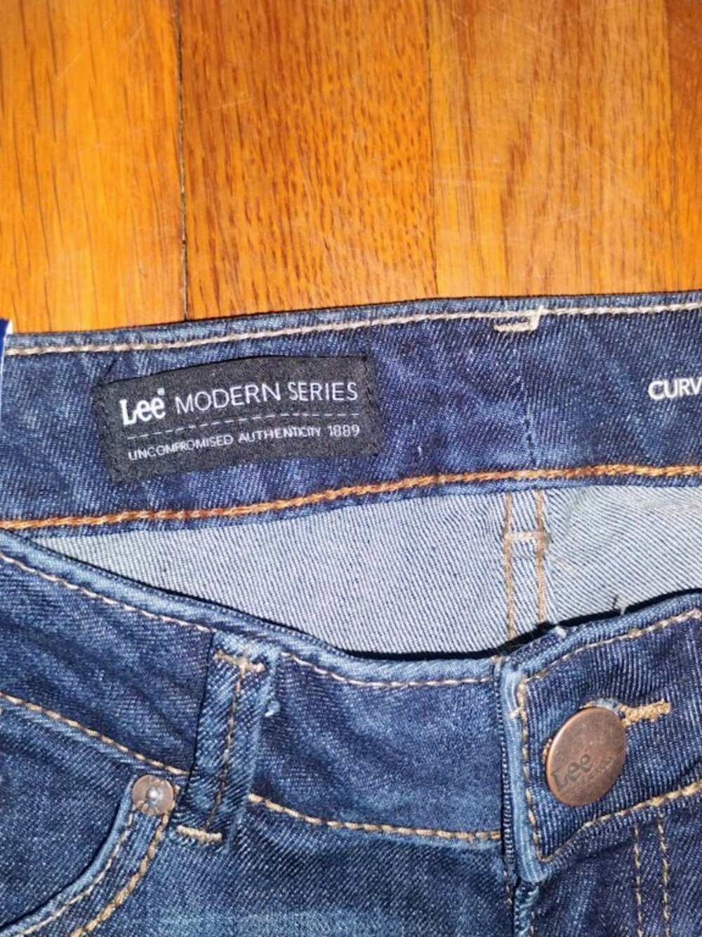 NWT Lee Modern Series Curvy Fit Bootcut Jeans Womens 8 SHORT, No Gap Waistband - Picture 2 of 5